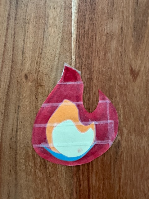 Mehrfarbige Flamme als Symbol für die Intensität Neuer Beziehungsenergie (NRE).